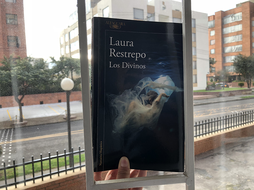 ‘Los Divinos’ de Laura Restrepo